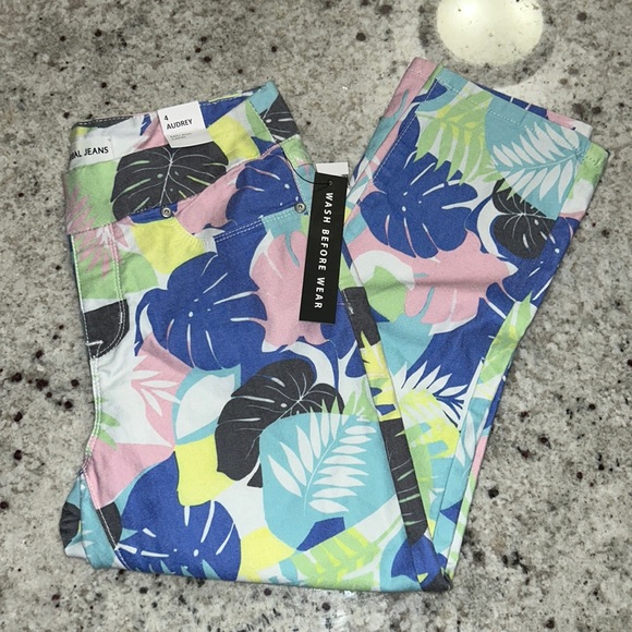 Tribal Pants - Tribal Jeans Audrey Mid-Rise Capri